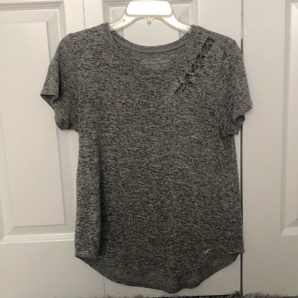 Hollister must have tee!